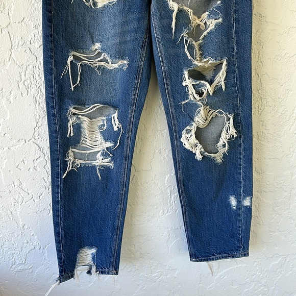 American Eagle distressed mom jeans sz 4 - Picture 3 of 6